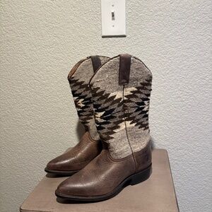 Frye Women’s Western Ray pull- on boot